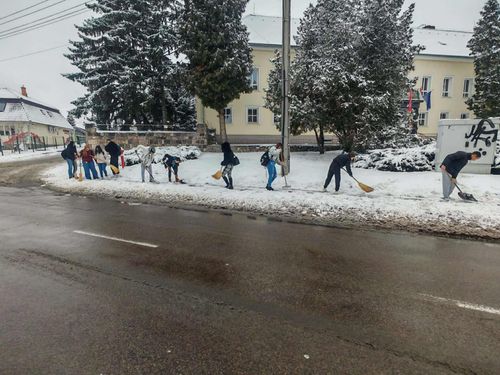 Segítő kezek a télben